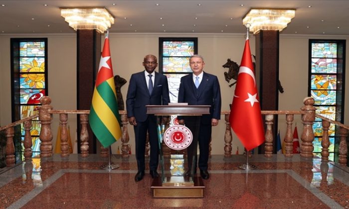 Millî Savunma Bakanı Hulusi Akar, Togo Dışişleri Bakanı Robert Dussey ile Görüştü