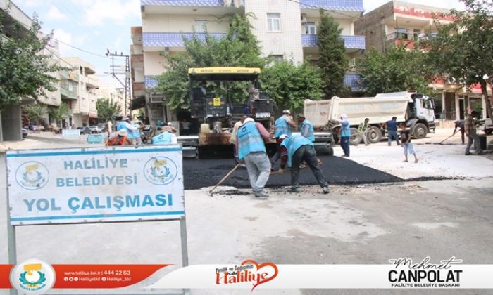 HALİLİYE BELEDİYESİNDEN DEMİR İZZET CADDESİNDE ASFALT ÇALIŞMASI