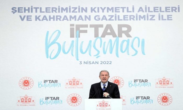 Millî Savunma Bakanı Hulusi Akar ve Beraberindeki TSK Komuta Kademesi Şehit Aileleri ve Gazilerle İftarda Buluştu